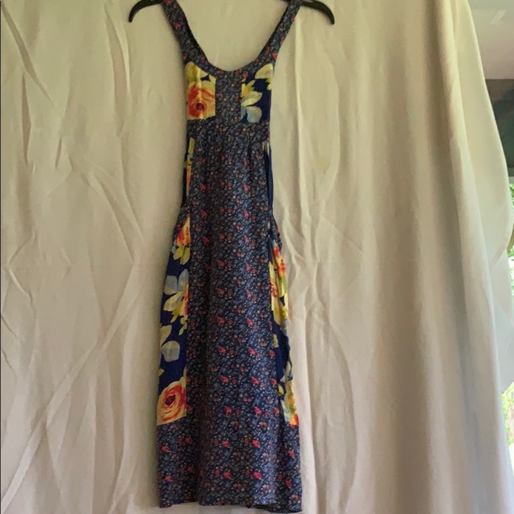 Cross across back Floral Dress w/deep pockets